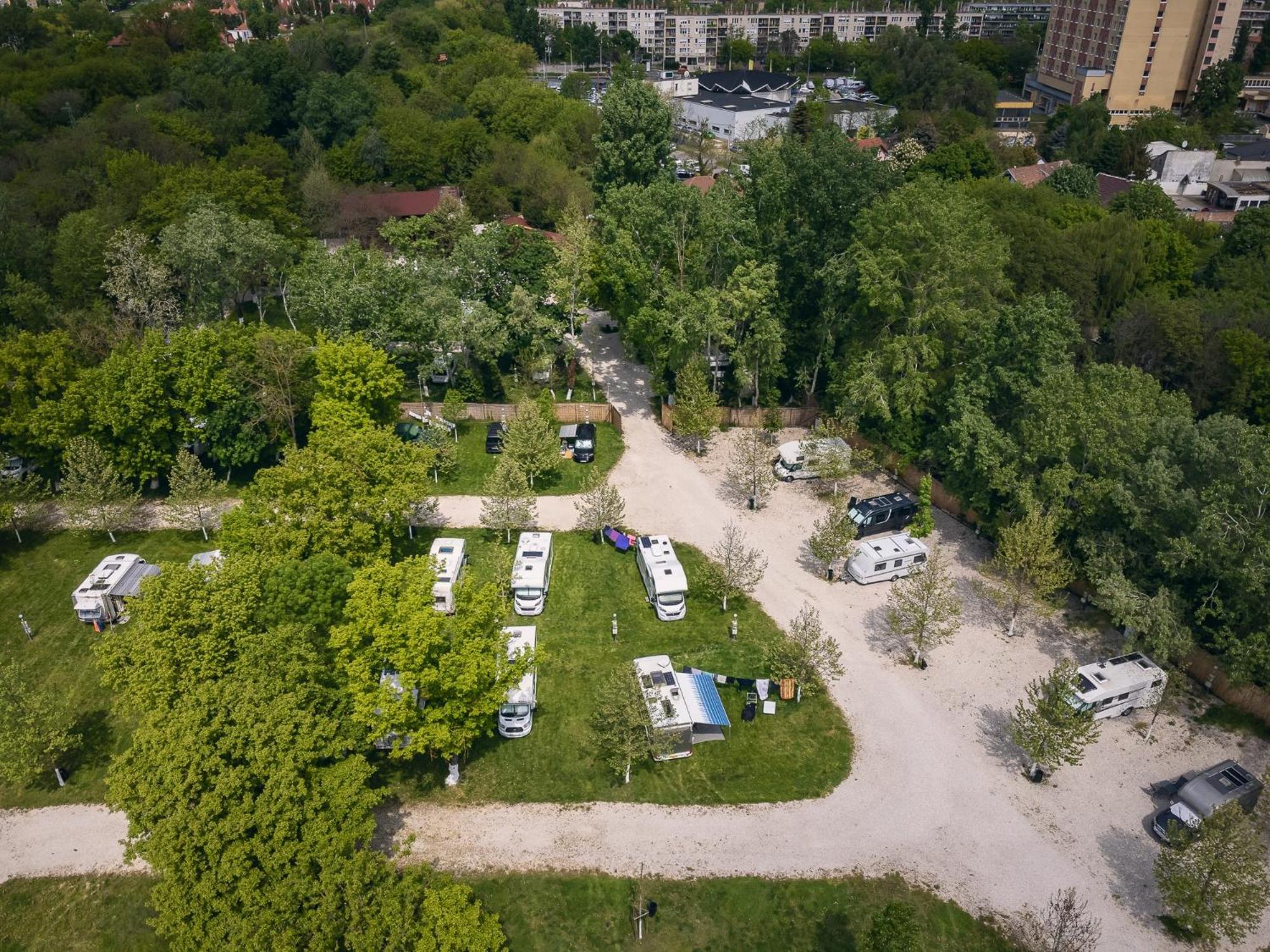 Arena Kemping & Vendeghaz Hotel Будапеща Екстериор снимка
