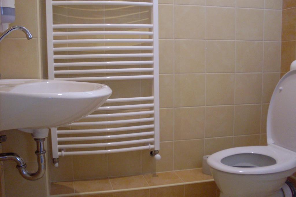 Arena Kemping & Vendeghaz Hotel Будапеща Екстериор снимка