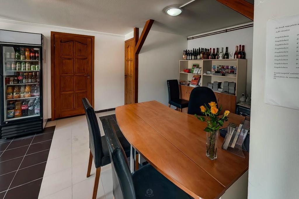 Arena Kemping & Vendeghaz Hotel Будапеща Екстериор снимка